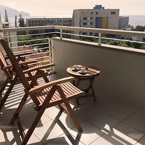 dona-i-house-in-funchal-with-free-parking.madeira-islandshotels.com/