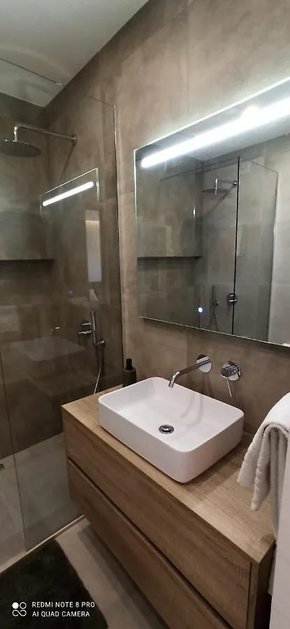 Lagos Beach Apartment 0*,
